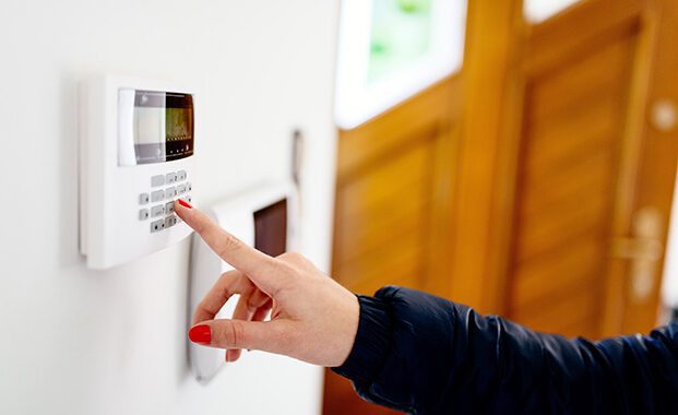 Comparison of Wired and Wireless Alarm Systems for Home and Business Security